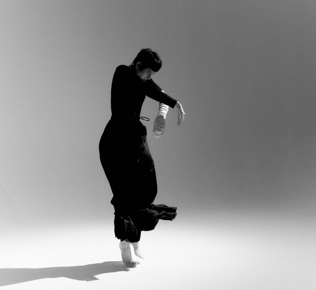 Grid of images of Arabella in black pants and green top, in various positions